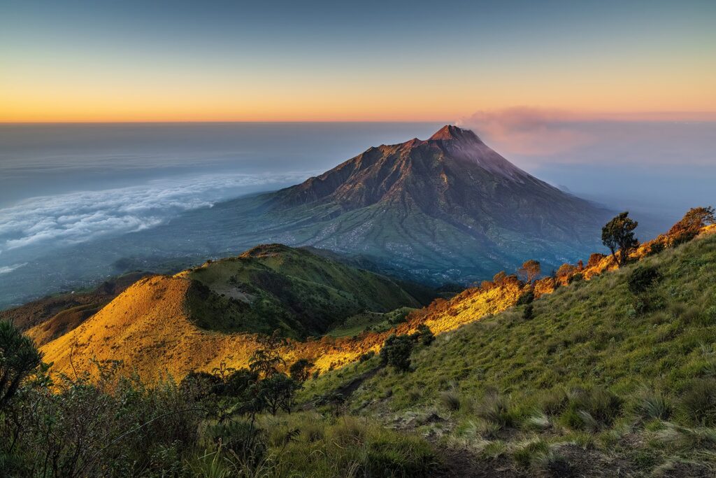 Image name: 1st Place Merapi, Author name: Yohan Raintung