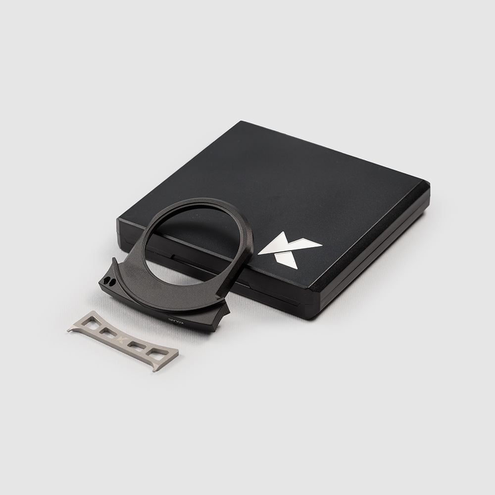 table top image of the product on the gray background