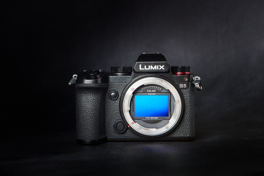 Kolari Magnetic Clip in Filter for Lumix L mount   720nm Large